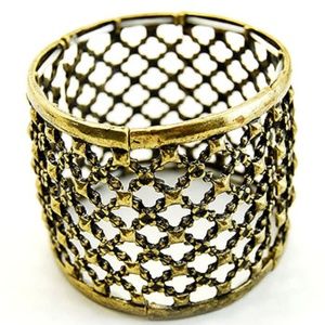Beehive Stretch Cuff